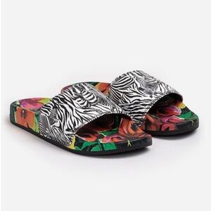 New Johnny Was "Zebra" Pool Slide Sandal Size 6 Multi with Johnny Was Bag